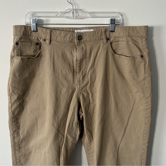 Amazon Essentials Tan Khaki Colored Pants Size 38W x 28L Stretch - Picture 2 of 8